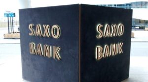 Demanda de negociação FX em deslizamentos do Saxo Bank em julho