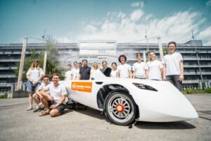 Gebrüder Weiss lleva el coche solar a Australia - Logistics Business® Magazine