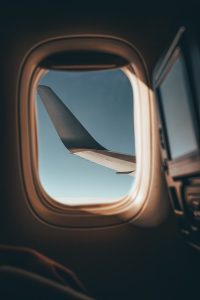 ¿Cómo gestionan los aviones el consumo de combustible durante los vuelos de larga distancia?