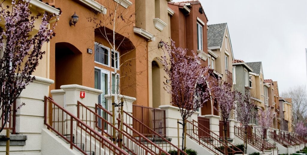 Los inversores institucionales están comprando viviendas asequibles en masa. ¿Están en lo cierto?