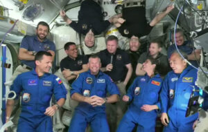 Міжнародний екіпаж прибуває на космічну станцію на борту SpaceX Dragon Endurance