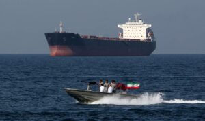 विवादित फारस की खाड़ी के द्वीपों पर ईरान के रिवोल्यूशनरी गार्ड का अभ्यास