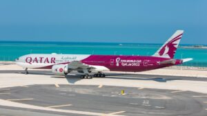 Kryphål tillåter nästan tomma Qatar Airways "spökflyg"