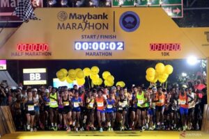2023 年马来亚银行马拉松“精英”标签公路赛吸引超过 13,600 名跑者积极参与