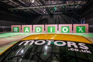 Motors.co.uk collabora con Chris Moyles di Radio X in un concorso automobilistico