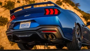 Mustangin huumaava GT V8 ponnahtaa Fordin ennakkotilauspankkiin - Autoblog