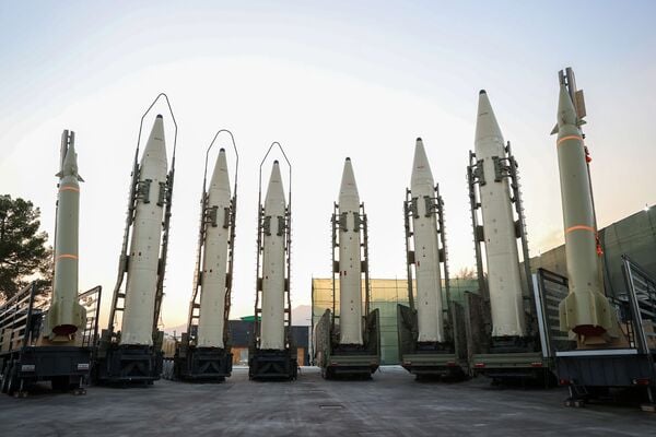 Új ballisztikus rakétatípusokat szállítottak az IRGC-hez