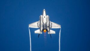 纽卡斯尔机场以新的 F-35 隐形涂层设施命名