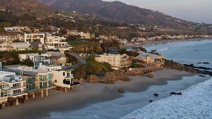 Razkošje ob oceanu: 8 nasvetov za oblikovanje osupljive hiše na plaži Malibu