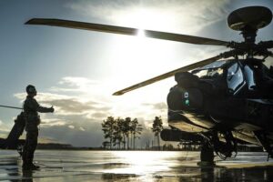 波兰获准购买阿帕奇直升机