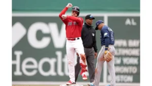 Red Sox DFA Christian Arroyo; Reintegrar Luis Urias da Triple A
