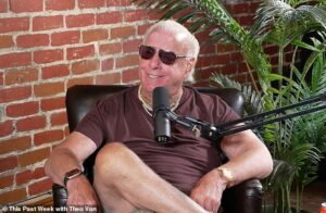 Ric Flair, Mike Tyson ile esrar içmeyi anlatıyor: Efsanevi güreşçi, çileyi 2017'deki komaya benzettiğini açıklarken 'Öldüğümü sanıyordum...' - Tıbbi Esrar Programı Bağlantısı
