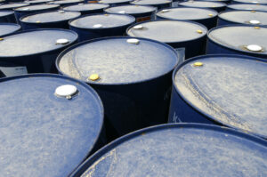 Arabia Saudyjska przedłuża cięcie ropy o 1 mln baryłek, mówi, że można je pogłębić
