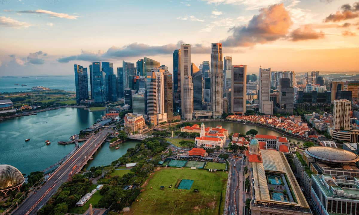 Singapore's Central Bank Unveils Stablecoin Regulation as Global Trailblazer