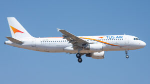Tus Airways의 텔아비브행 이륙 전 비행을 방해한 이스라엘 청소년 XNUMX명 구금