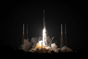 SpaceX Falcon 9 opsender 22 Starlink-satellitter fra Cape Canaveral