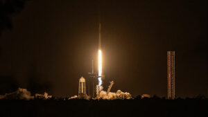 SpaceX opsender det første all-internationale mandskab til rumstationen