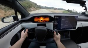 La computadora Tesla Model X se apaga en una concurrida autopista de Los Ángeles. No vas a creer lo que pasó después.