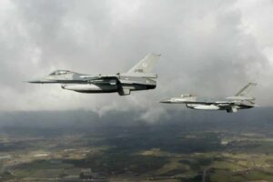 שני מטוסי קרב הולנדים F-16 שנשלחו ליירט שני מפציצים רוסים ליד המרחב האווירי ההולנדי