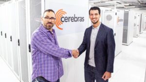 Arabiemiirikuntien G42 lanseeraa avoimen lähdekoodin arabiankielisen tekoälymallin Cerebrasin supertietokoneessa Condor Galaxyssa