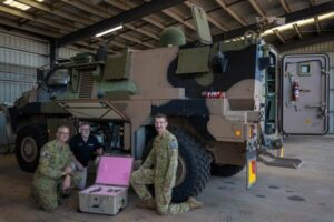 Update: Die australische Armee rüstet Bushmasters mit Satcom-Funktionen auf