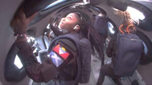 Virgin Galactic completa con successo il primo volo di un astronauta privato