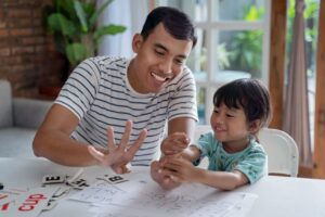 Copiii mici din familiile cu venituri mici sunt mai puțin expuși la matematică. Te pot ajuta aplicațiile potrivite? - Știri EdSurge