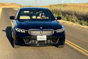 Teden dni z: BMW 2023e xDrive 330 – urad v Detroitu