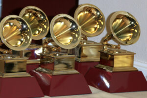 Tekoälyn luoma Drake ja The Weeknd -kappale eivät ole oikeutettuja Grammy-palkintoon