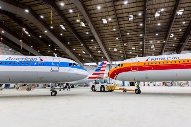 American memperkenalkan corak warisan Airbus A321 Piedmont dan PSA baru pada N581UW dan N582UW