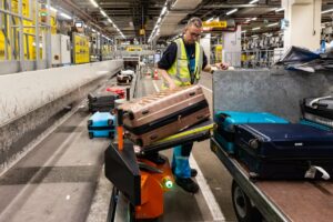 Sân bay Amsterdam Schiphol và những người xử lý hành lý đệ trình kế hoạch chung để giảm bớt khối lượng công việc