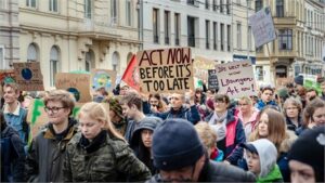 Başka bir gün, başka bir engel: Yeni Zelanda yasaları yıkıcı iklim protestolarıyla nasıl başa çıkmalı?