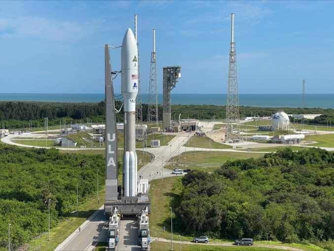 Ракета Atlas 5 возвращается на площадку для запуска шпионского спутникового агентства с мыса Канаверал