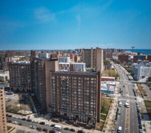 集合住宅数の背景: ニューヨーク市の手頃な価格の住宅が大金を引き寄せる