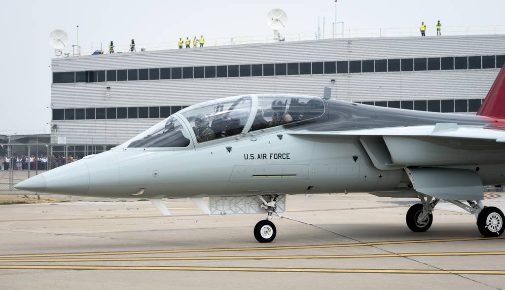 Boeing entregará o primeiro T-7 à Força Aérea dos EUA e traça planos de testes