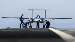 Inggris menguji kemampuan transportasi drone untuk mendarat, lepas landas dari kapal
