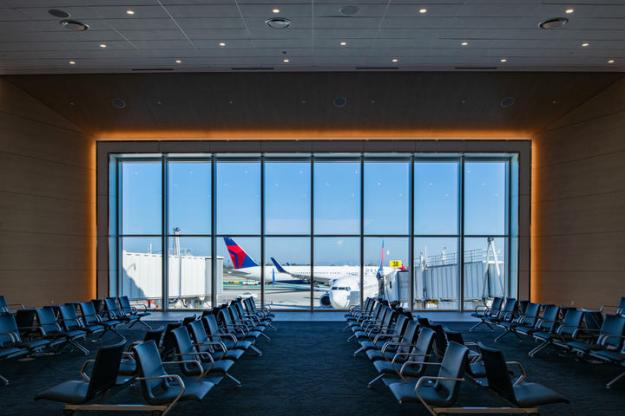Объект Т3 компании Delta в аэропорту Лос-Анджелеса с девятью новыми выходами на посадку и просторными зонами отдыха.