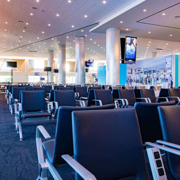 Amplios asientos en las nuevas instalaciones T3 de Delta en LAX