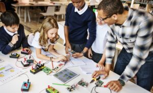 Расширение прав и возможностей учителей и вдохновение студентов на будущее, основанное на STEM - EdSurge News