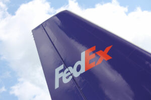 A FedEx vám- és szállítási díjakat emel