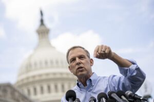 Freedom Caucus iztiri predlog zakona o porabi Pentagona in napoveduje zaprtje