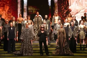 Haute Couture spotyka Metaverse: Michael Cinco błyszczy na gali mody PBW