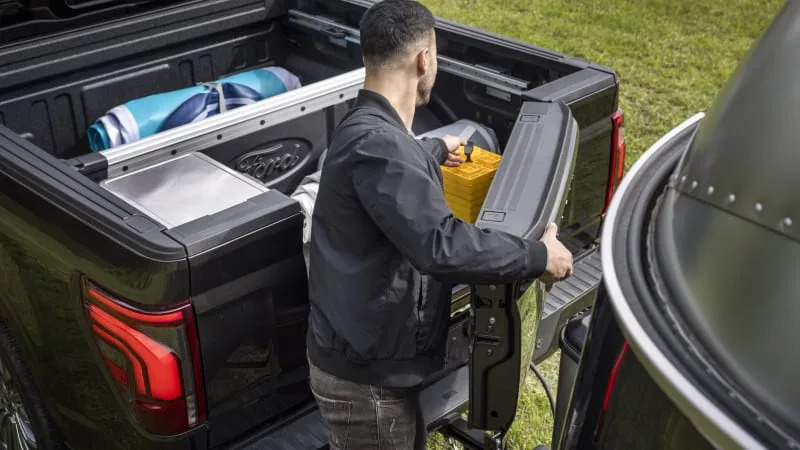 Here's how the 2024 Ford F-150's Pro Access Tailgate works