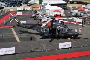 I det brittiska helikopterloppet uppstår ordkrig om "militär klass"