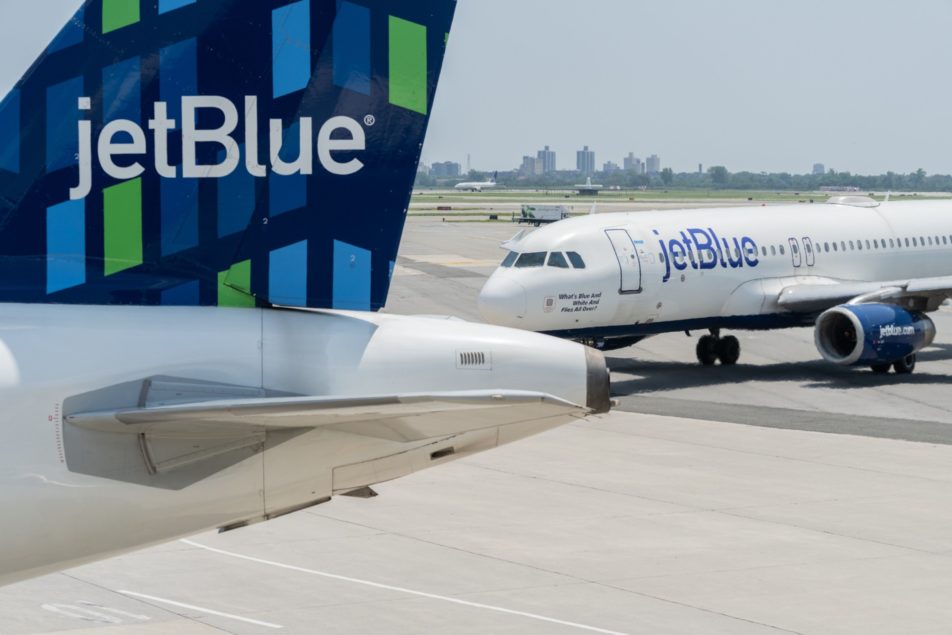 ジェットブルー社、飛行機の遅延とエンジントラブルが成長を抑制していると発表