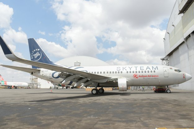 Kenya Airways donerer en Boeing 737-700 til Mang'u High School