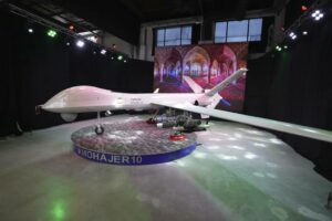 ایران میں آزمائشی پرواز کے دوران فوجی ڈرون گر کر تباہ، 2 زخمی