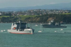 न्यूज़ीलैंड नौसैनिक बेड़े के 'बहुमत' को बदलने के लिए नए जहाजों की तलाश कर रहा है