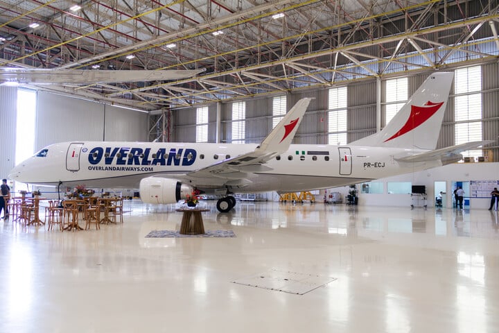 Nigerias Overland Airways modtager sin første Embraer E175