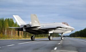 Na nordijski vaji F-35A izvaja prve operacije na cestišču